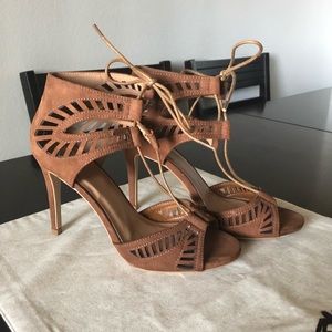 Heart in D| 8 |Brown Heels w/ Laces